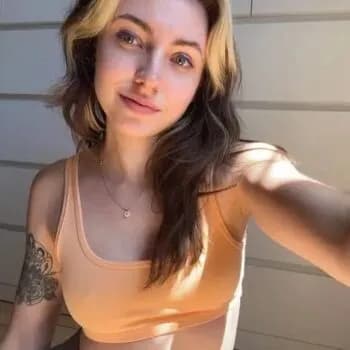 Adeline - Rencontre Lesbienne à Le Prese Profil de Adeline, 23 ans, Rencontre Lesbienne à Le Prese (Grisons)