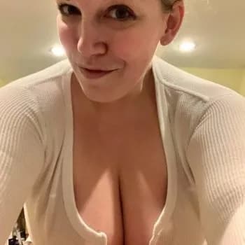 Camila - Rencontre Lesbienne à Erstfeld Profil de Camila, 33 ans, Rencontre Lesbienne à Erstfeld (Uri)