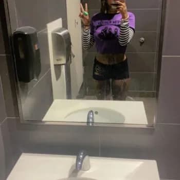 Selma - Rencontre Lesbienne à Penthaz Profil de Selma, 22 ans, Rencontre Lesbienne à Penthaz (Vaud)